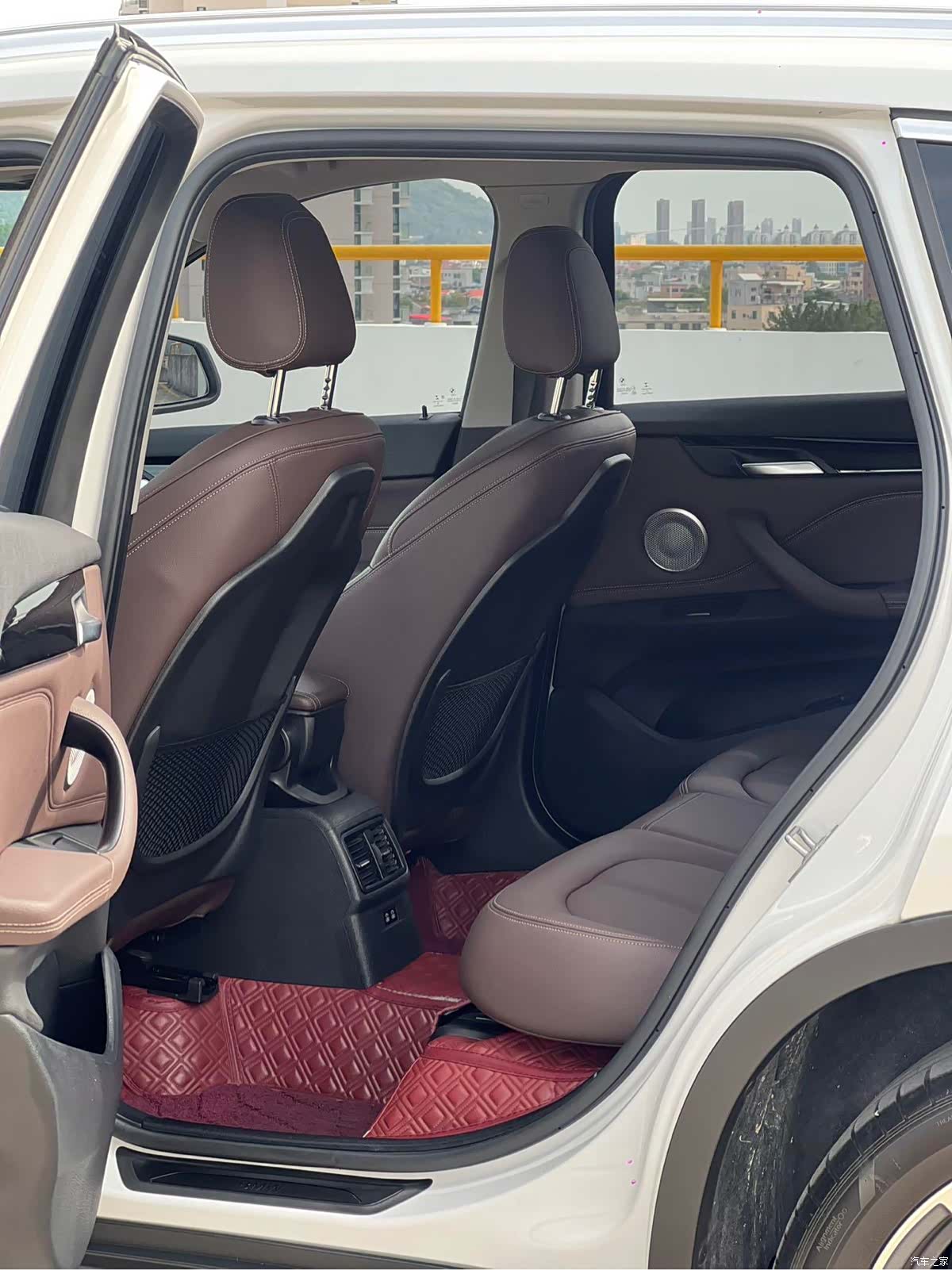 BMW X1, 2022 все фото