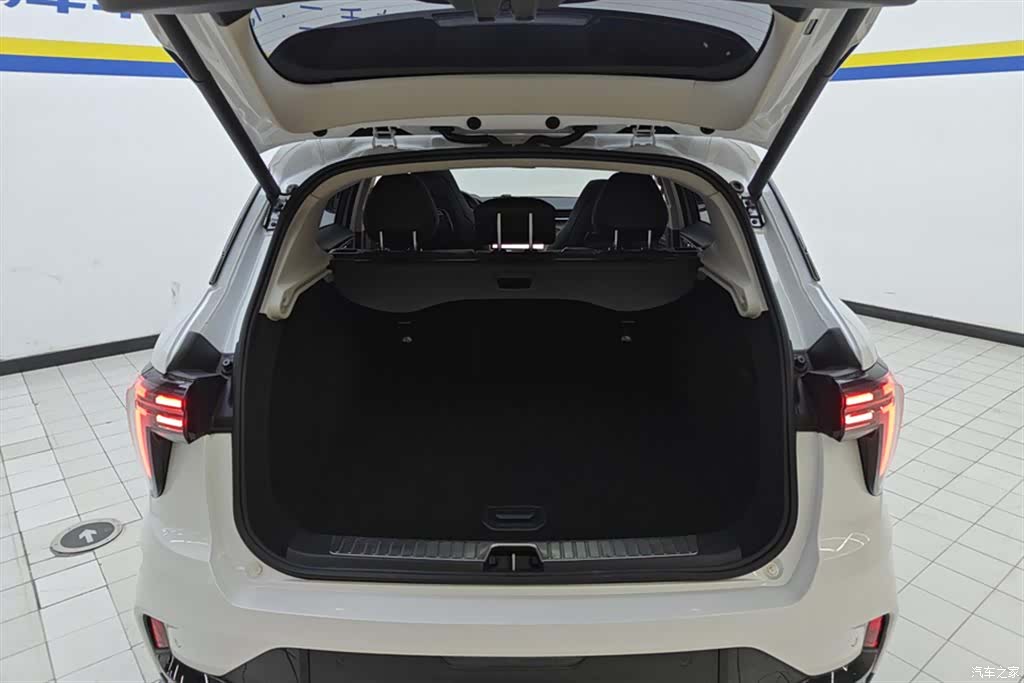 Lynk & Co 01, 2023 4