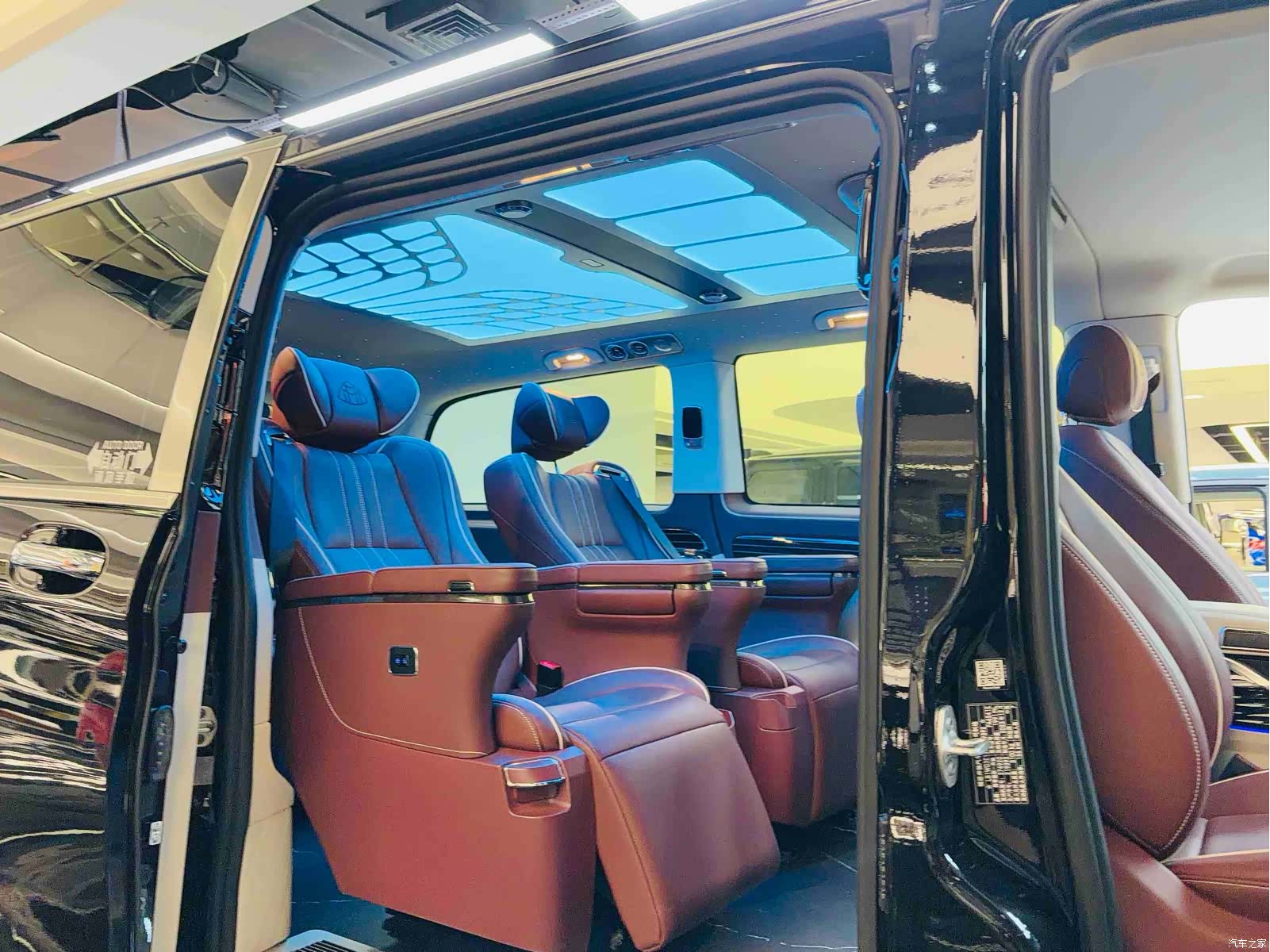 Mercedes-Benz 7, 2024 21