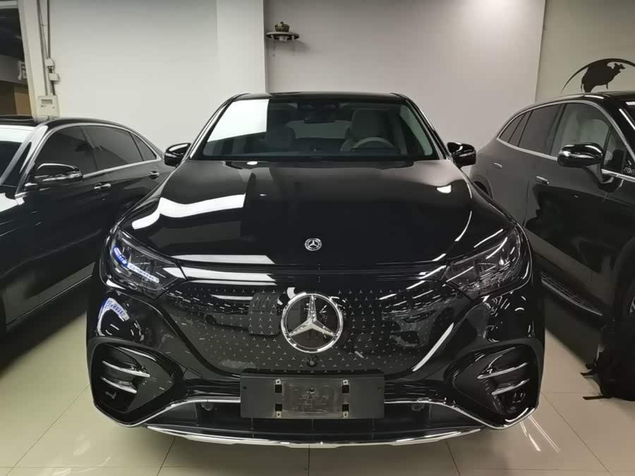 Mercedes-Benz EQE SUV 2024, фото 3