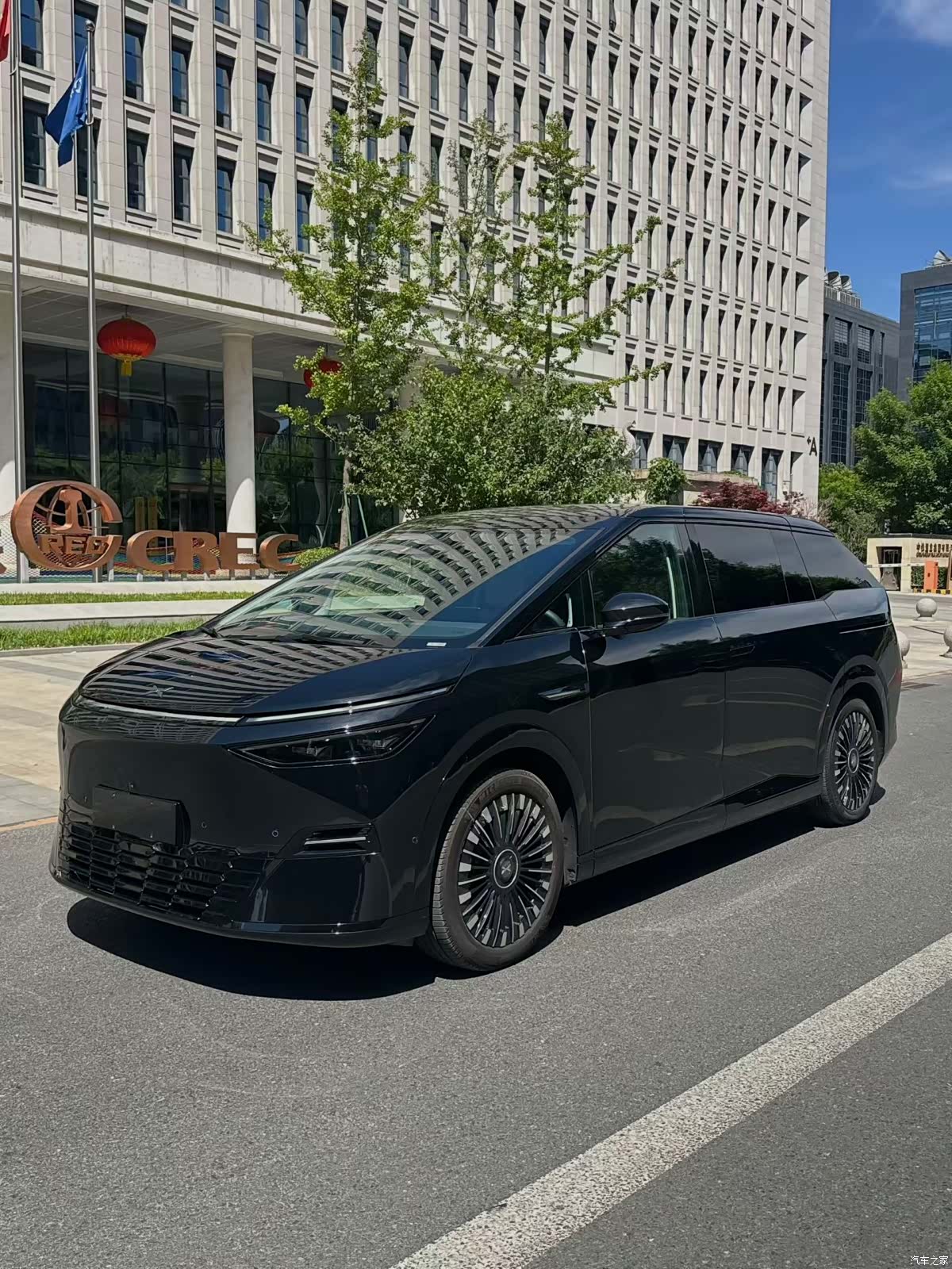 Xpeng X9, 2025 1