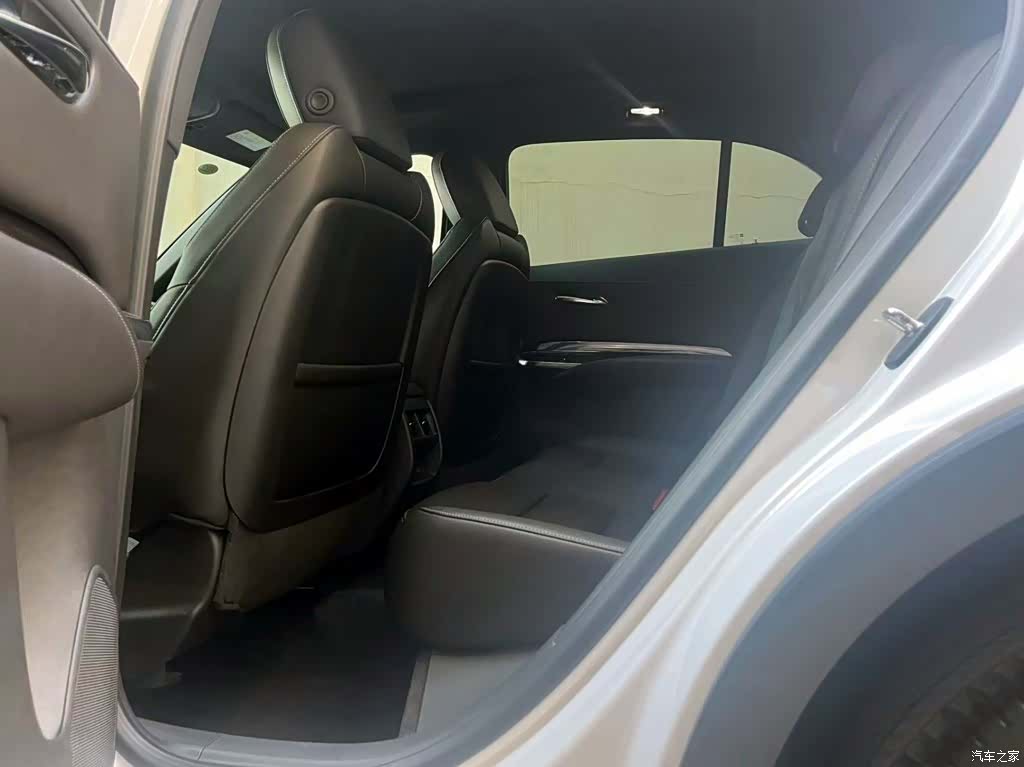 Cadillac XT4, 2019 10