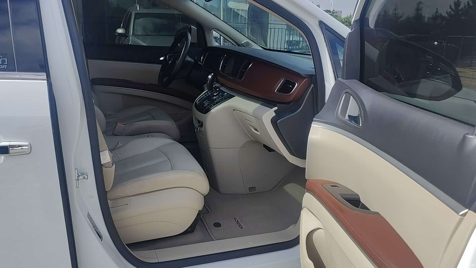 Buick GL8, 2018 6