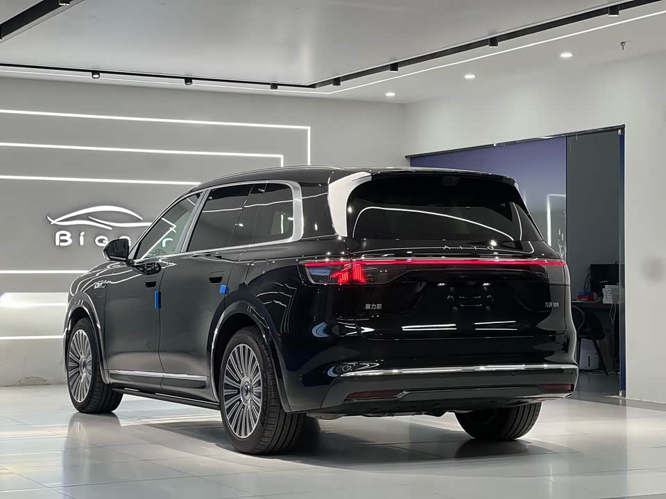 AITO Ask the world M8