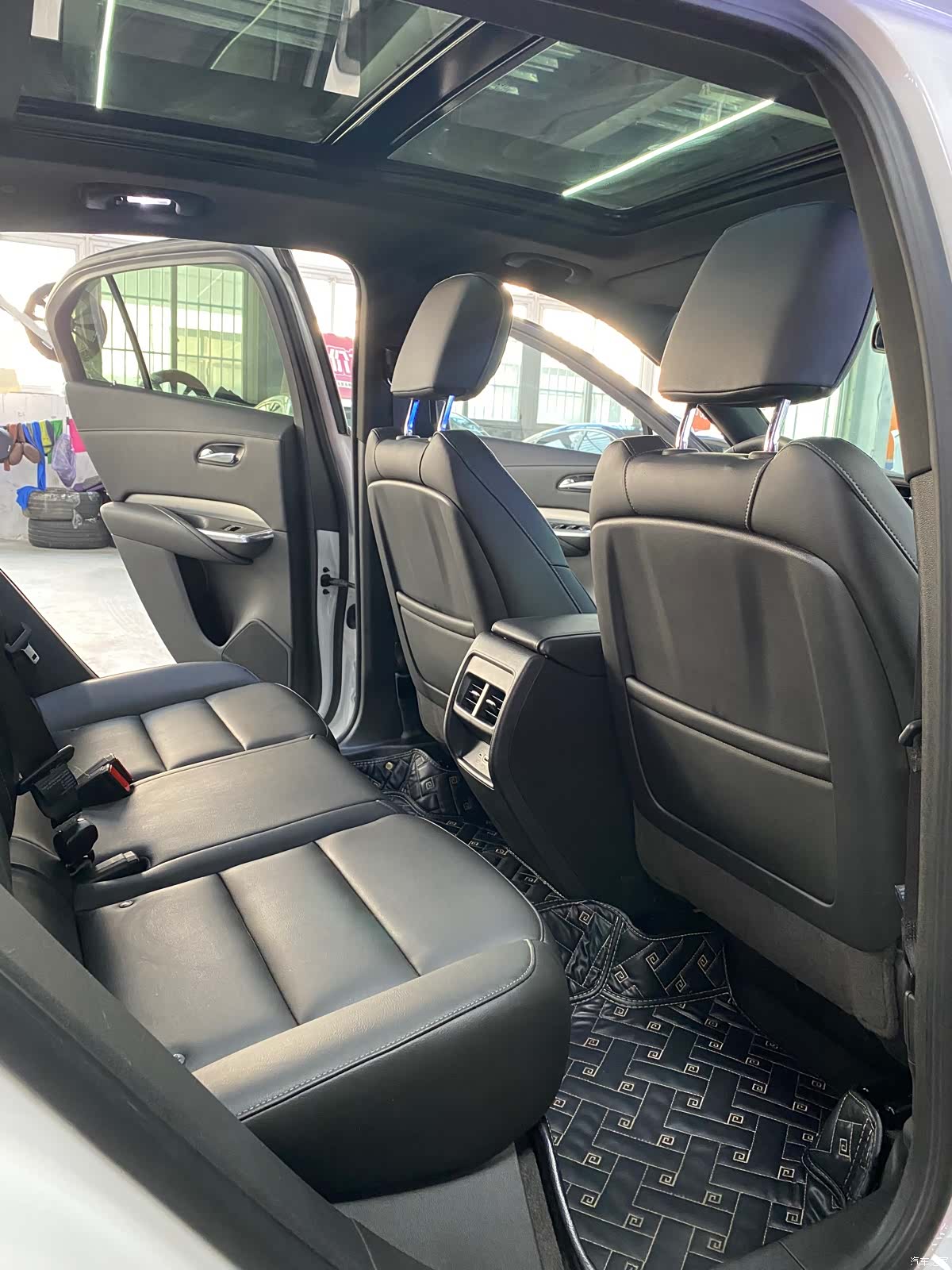 Cadillac XT4, 2018 12