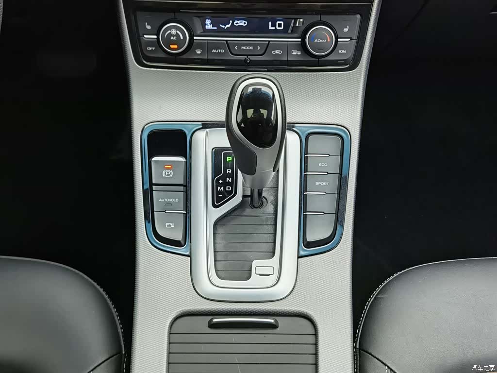 Geely Emgrand, 2018 13