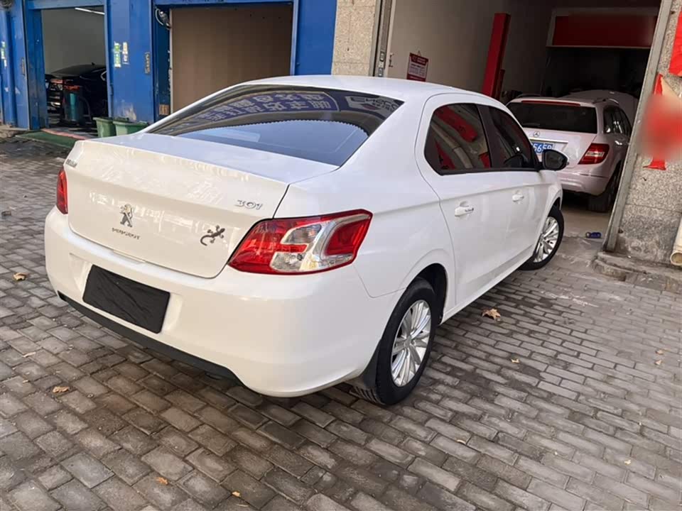 Peugeot 301