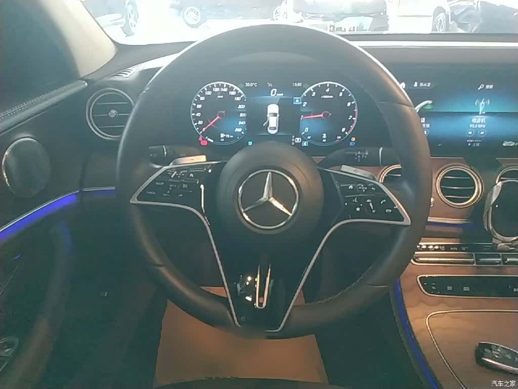 Mercedes-Benz E-Class, 2023 11