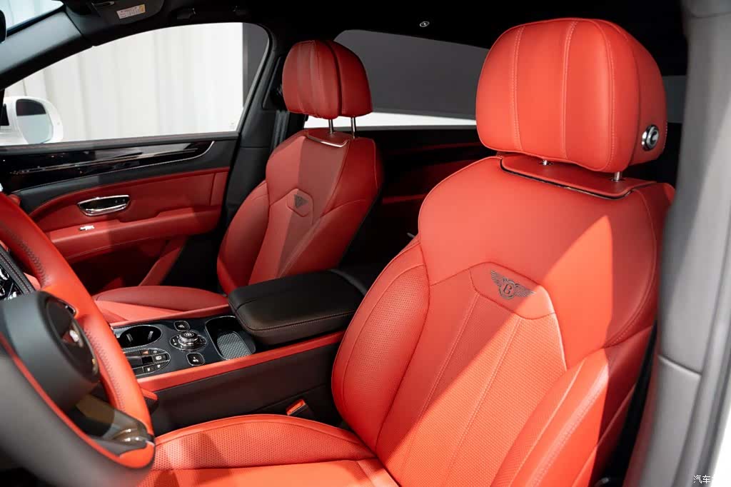 Bentley Bentayga, 2023 10