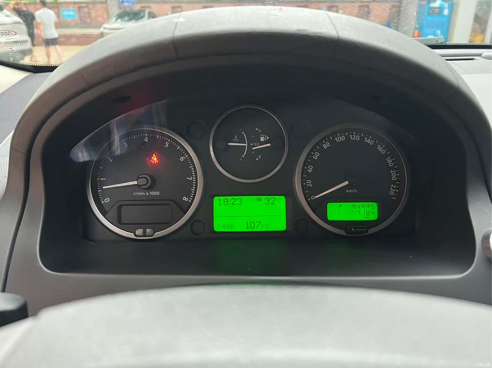 Land Rover i6, 2010 18