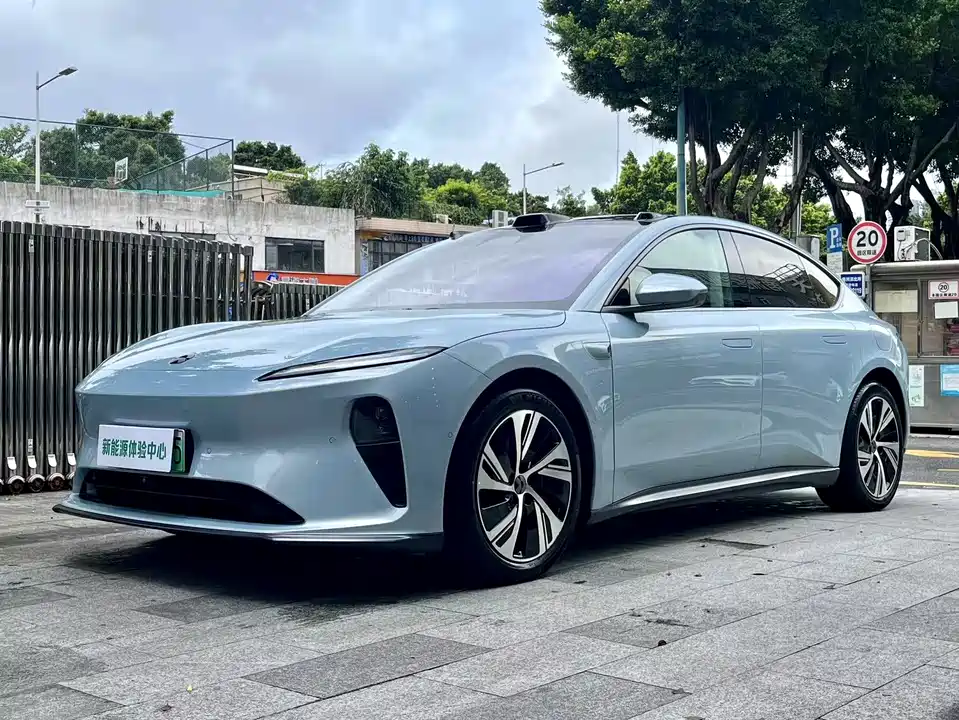 NIO ET5