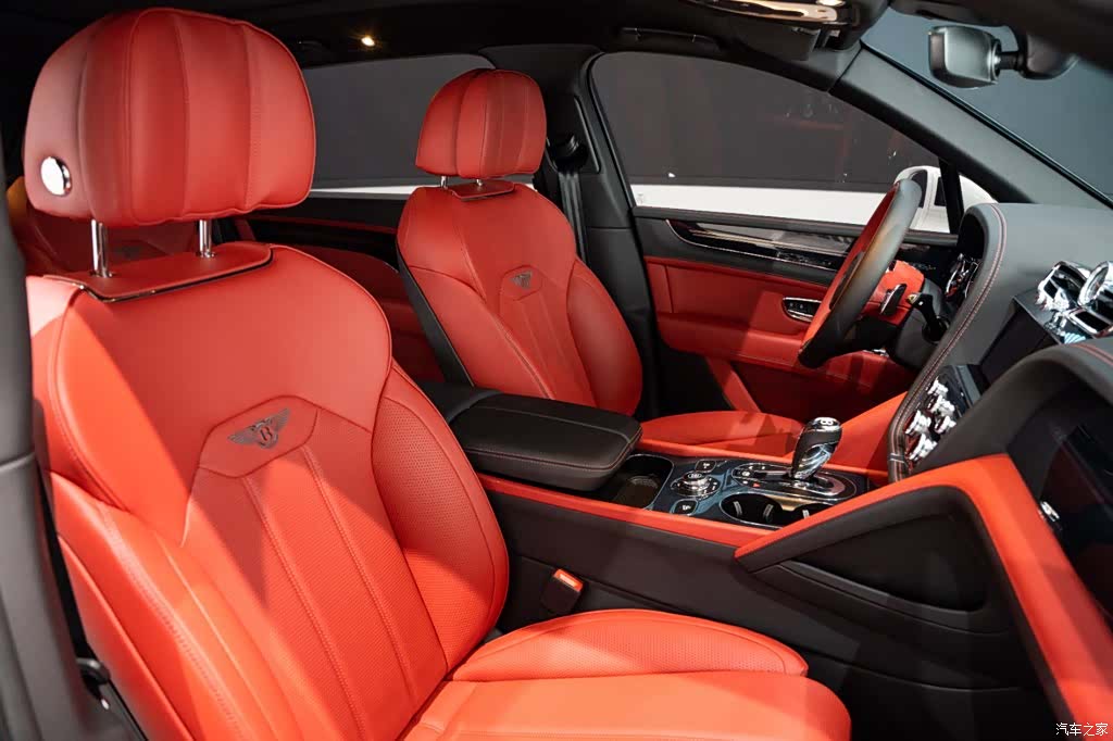 Bentley Bentayga, 2023 18