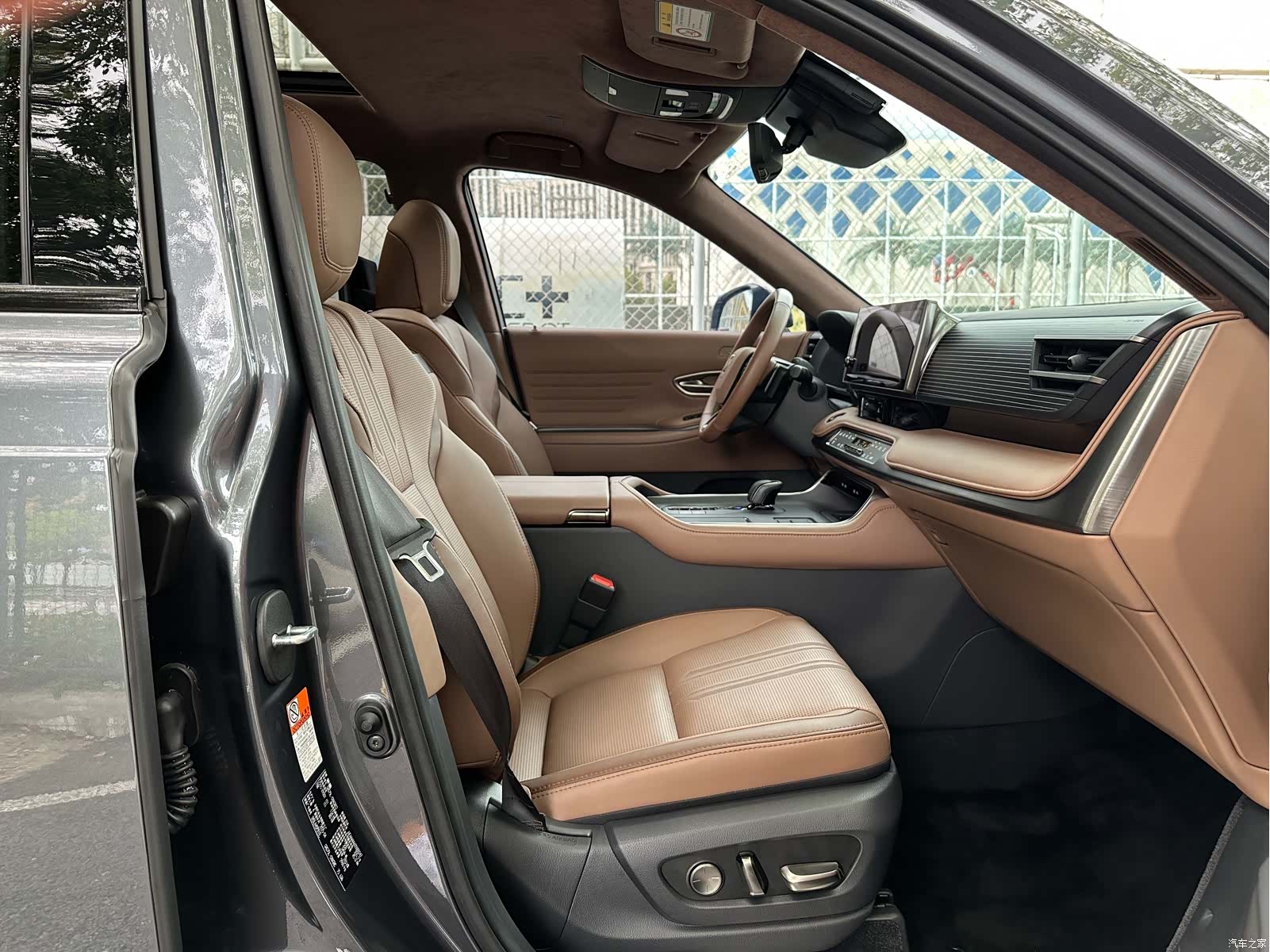 Toyota Century, 2024 13