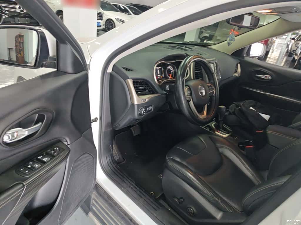 Jeep Cherokee, 2016 16