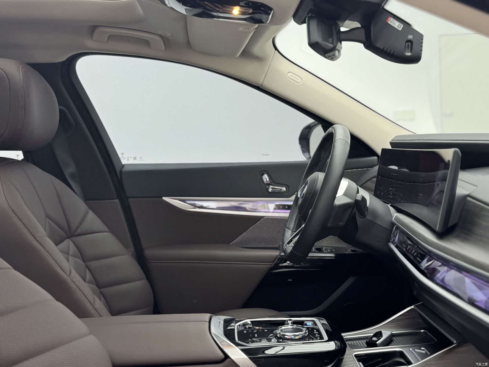 BMW i7, 2025 14