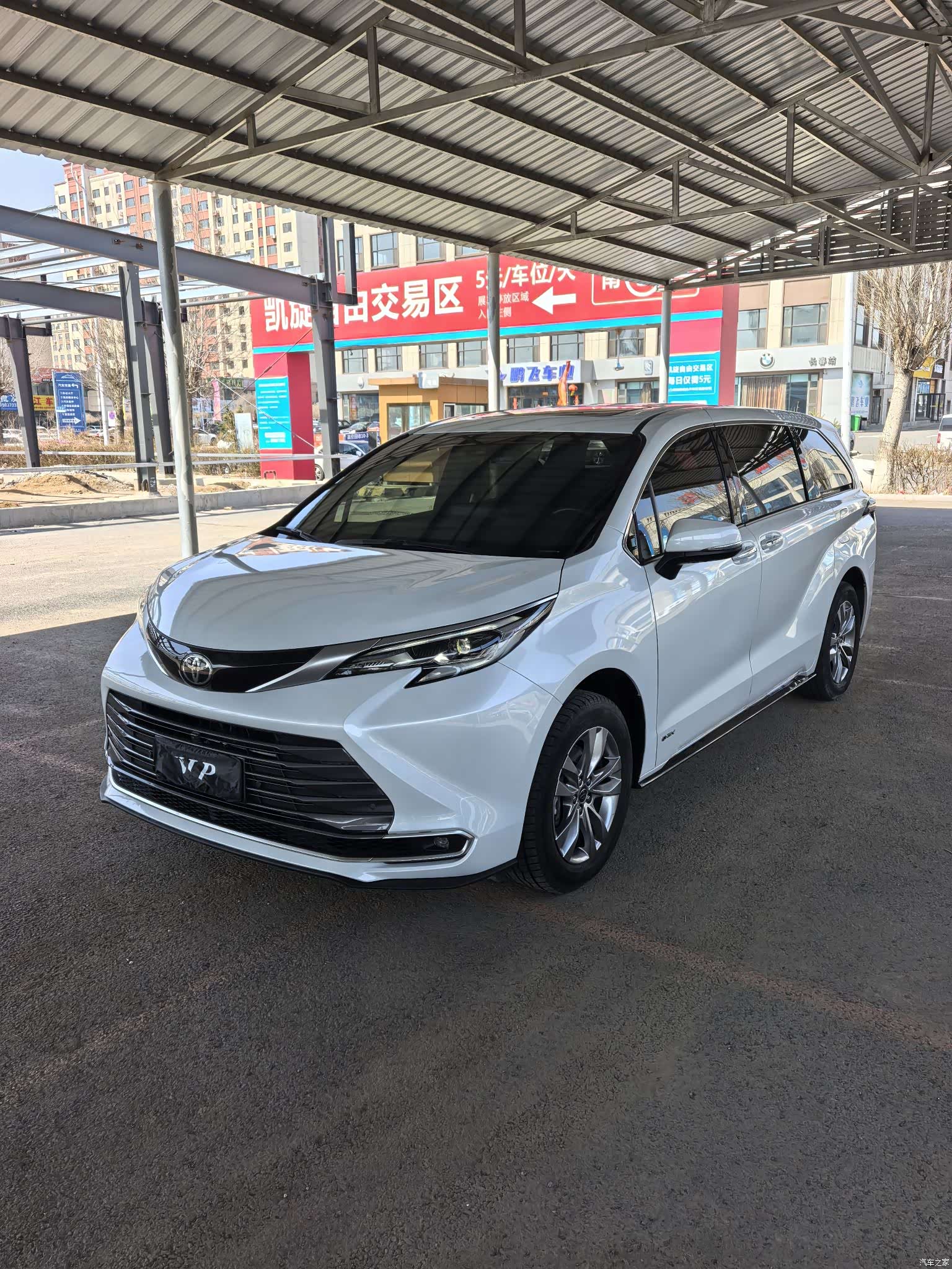 Toyota Sienna, 2024 1