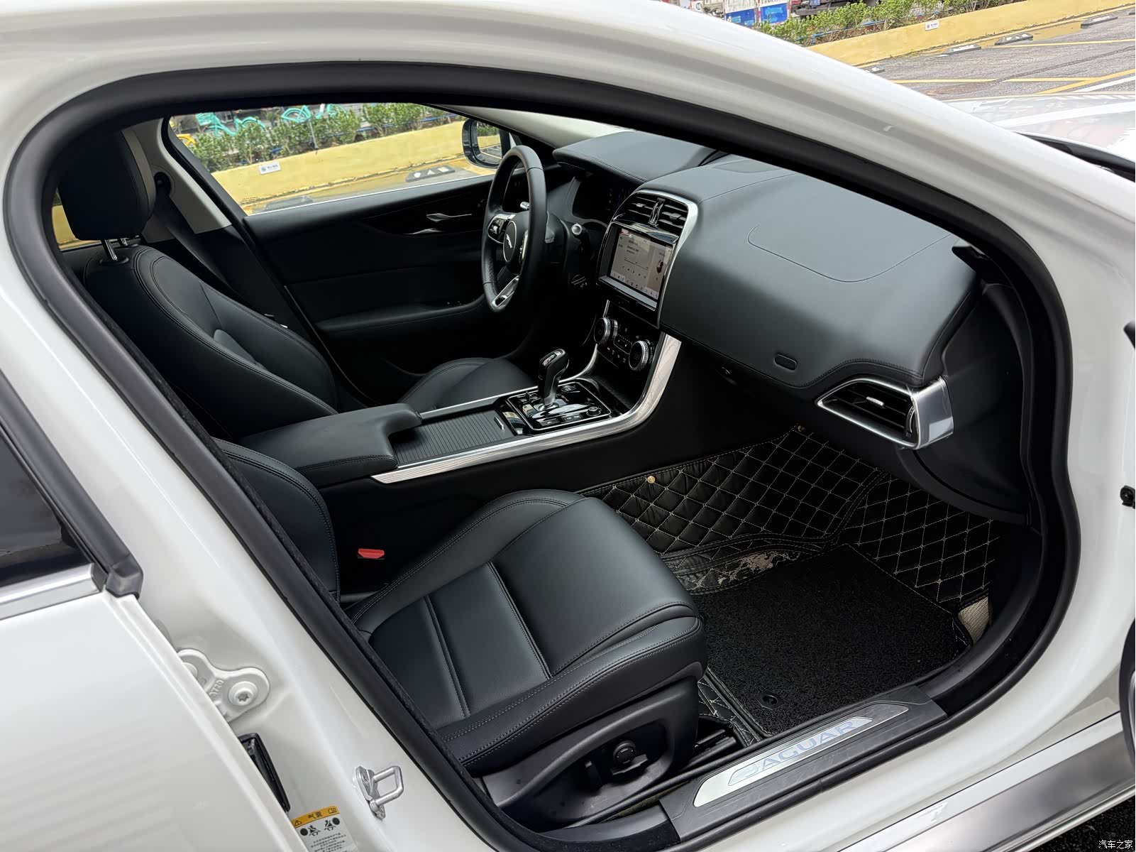 Land Rover XEL, 2021 19