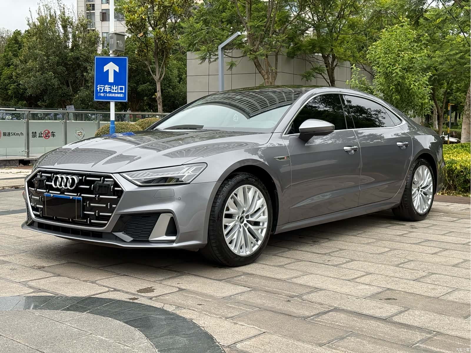 Audi A7L, 2024 1