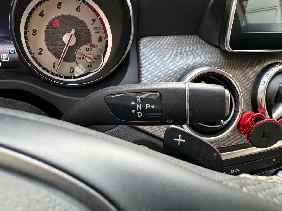 Mercedes-Benz GLA Mercedes-Benz GLA