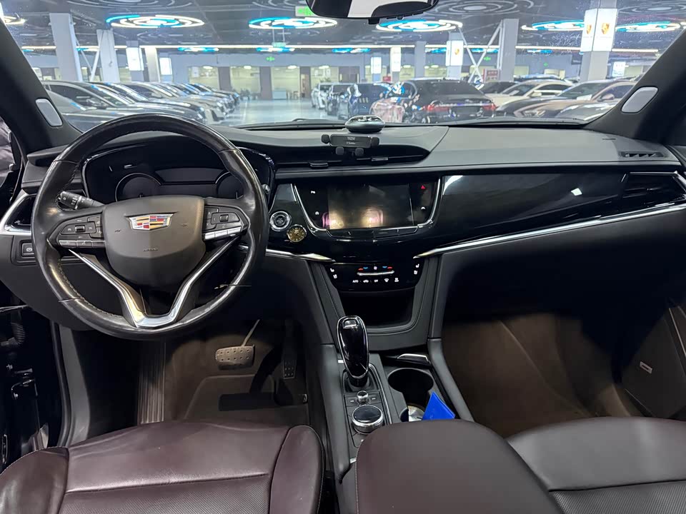 Cadillac XT6