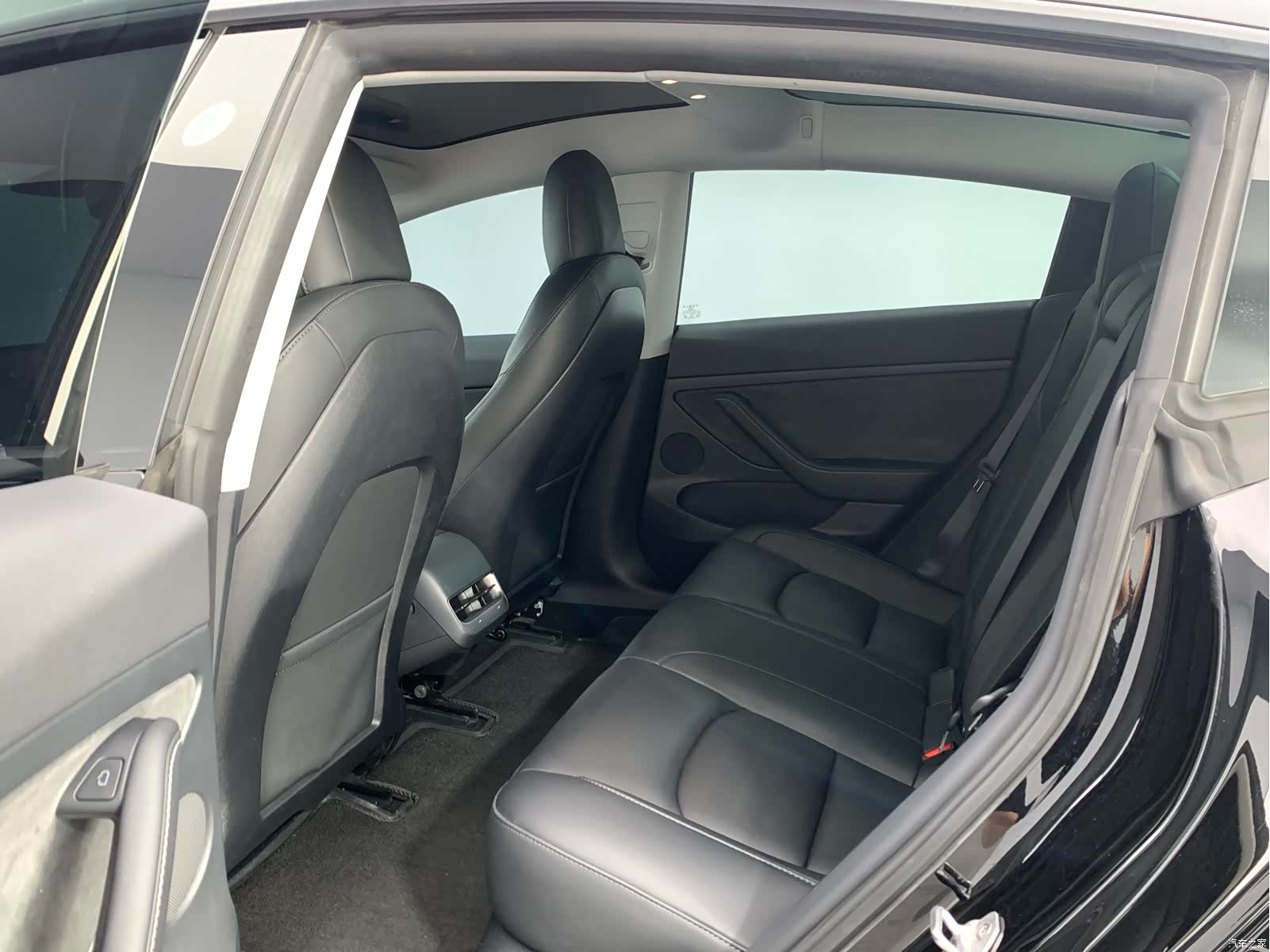Tesla Model 3, 2023 10