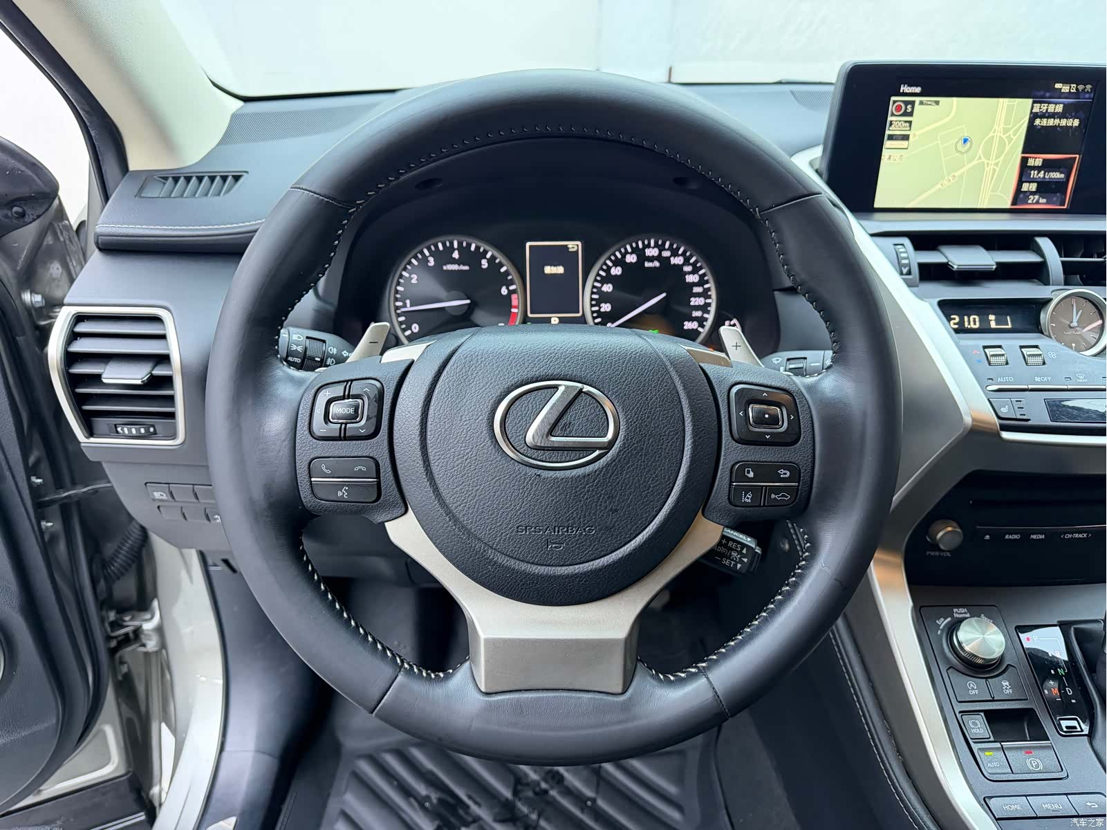 Lexus NX, 2020 11
