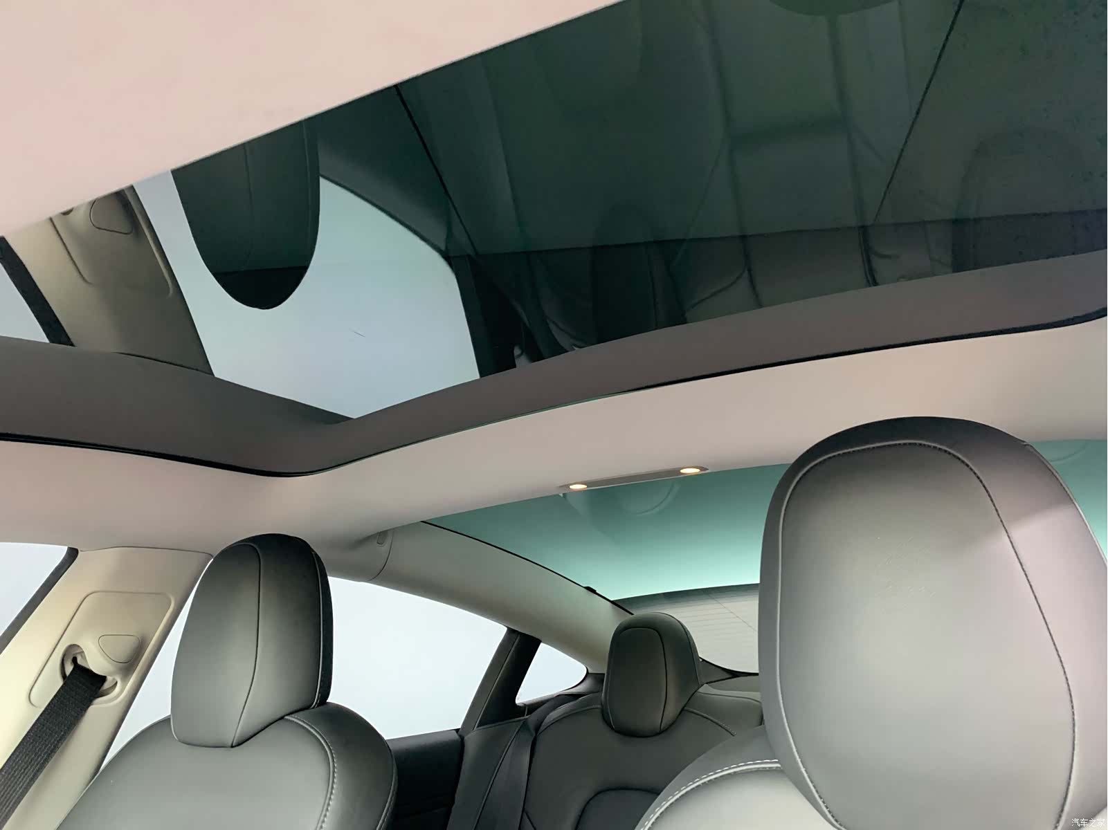 Tesla Model 3, 2023 16