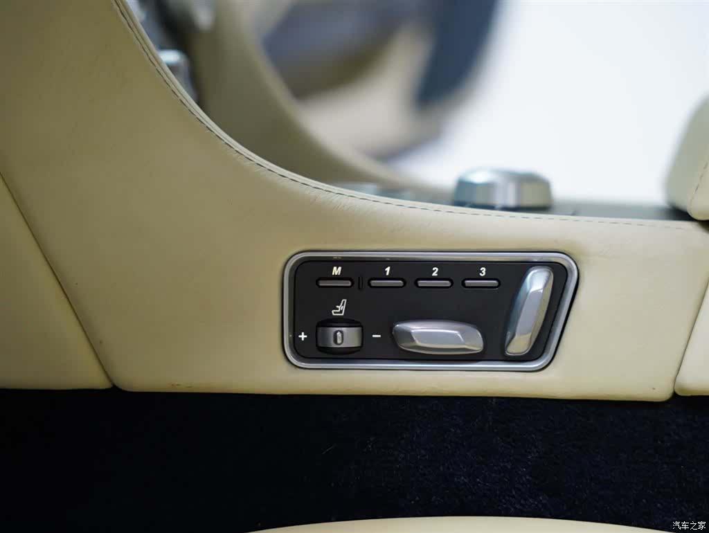 Aston Martin Rapide, 2011 33