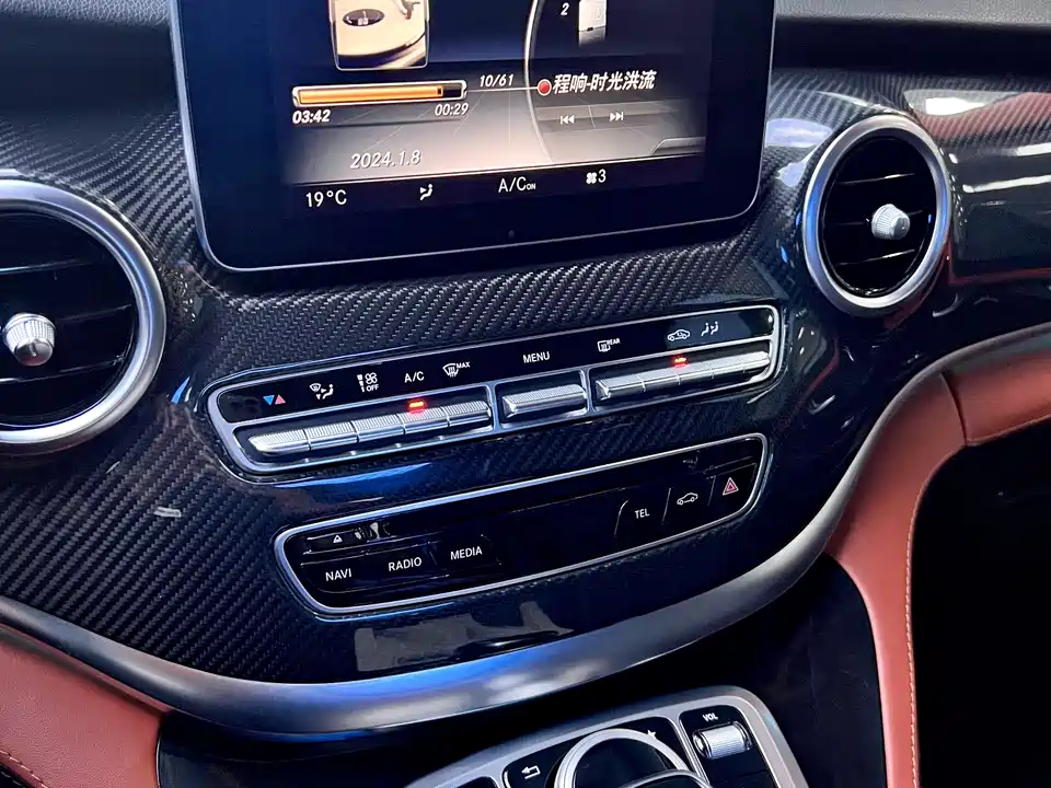 Mercedes-Benz V-class