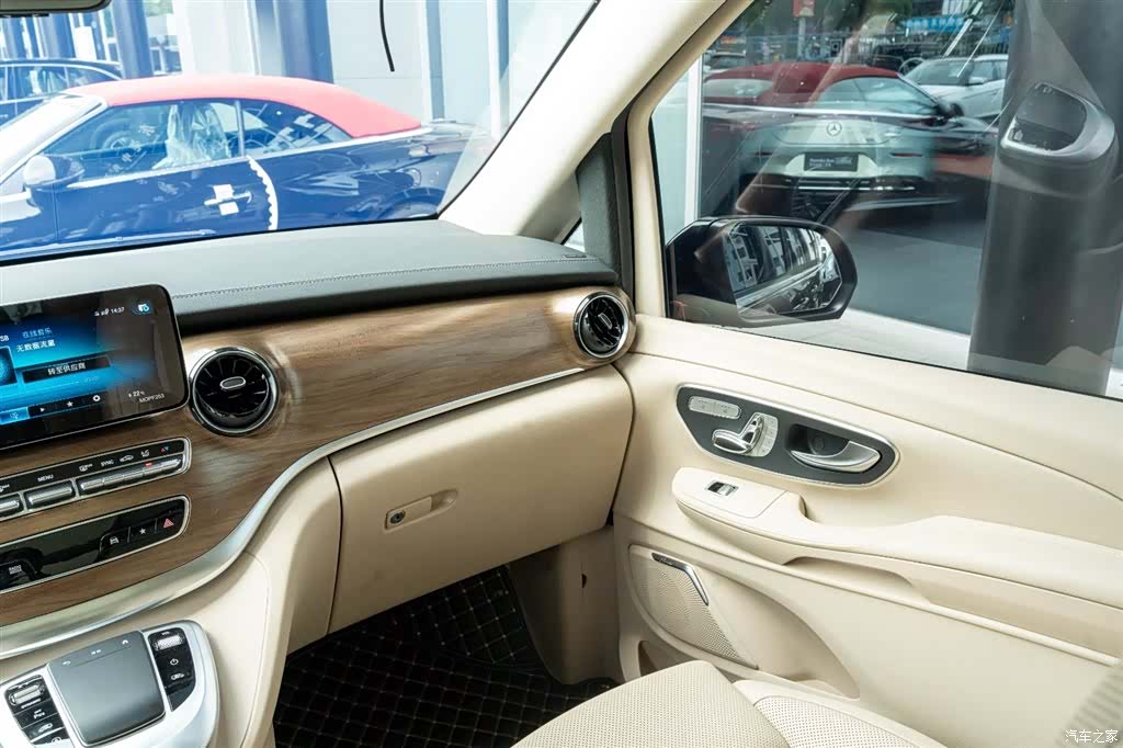 Mercedes-Benz V-Class, 2023 18