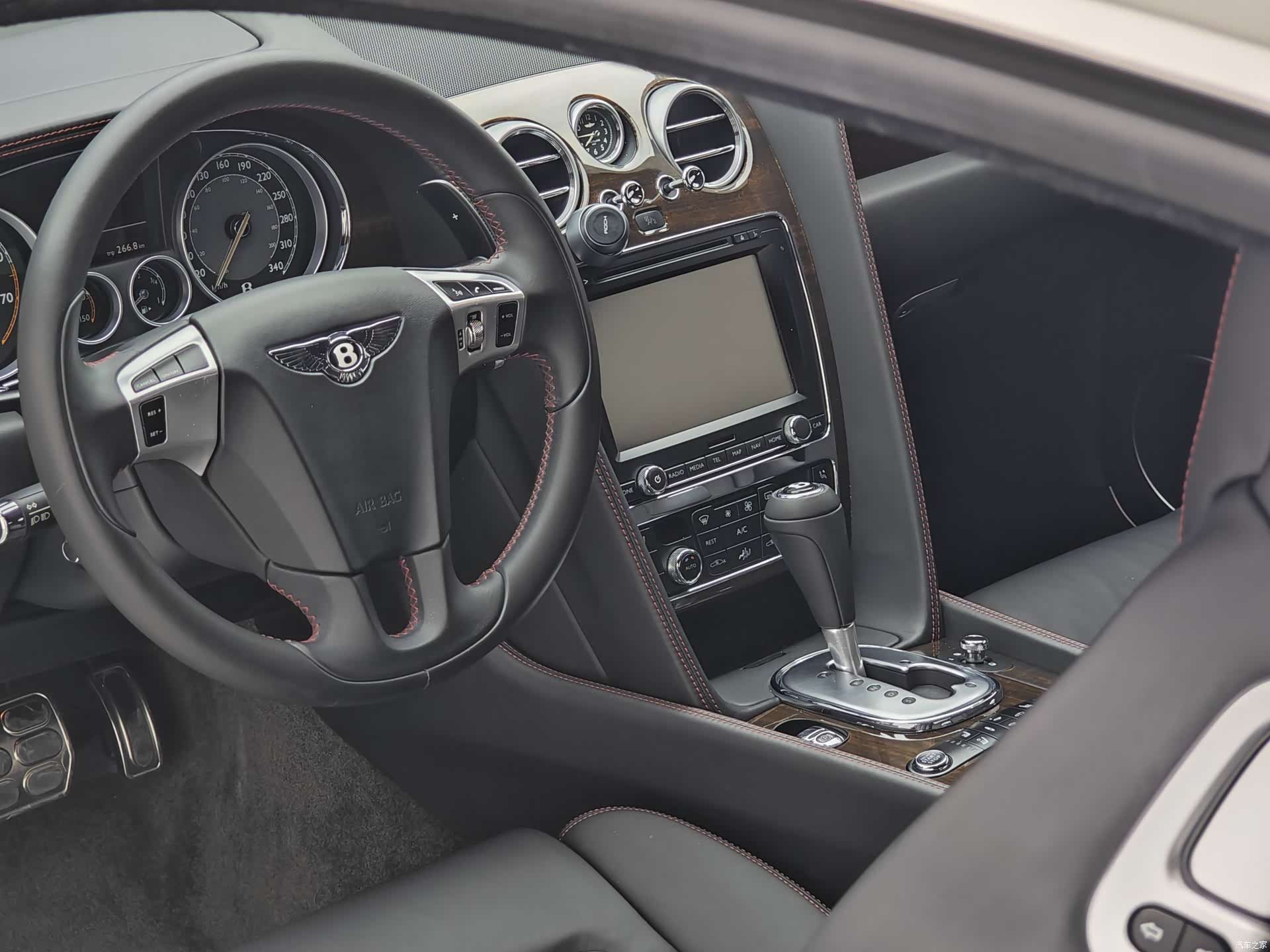 Bentley Continental GT, 2015 11