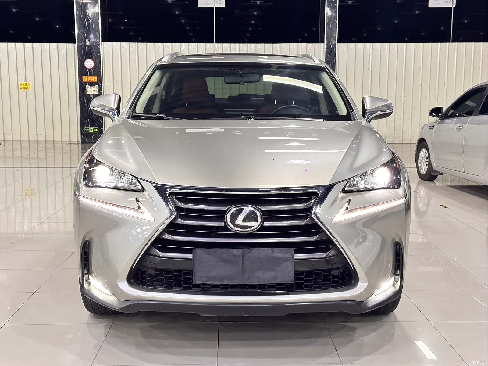 Lexus NX, 2017 2