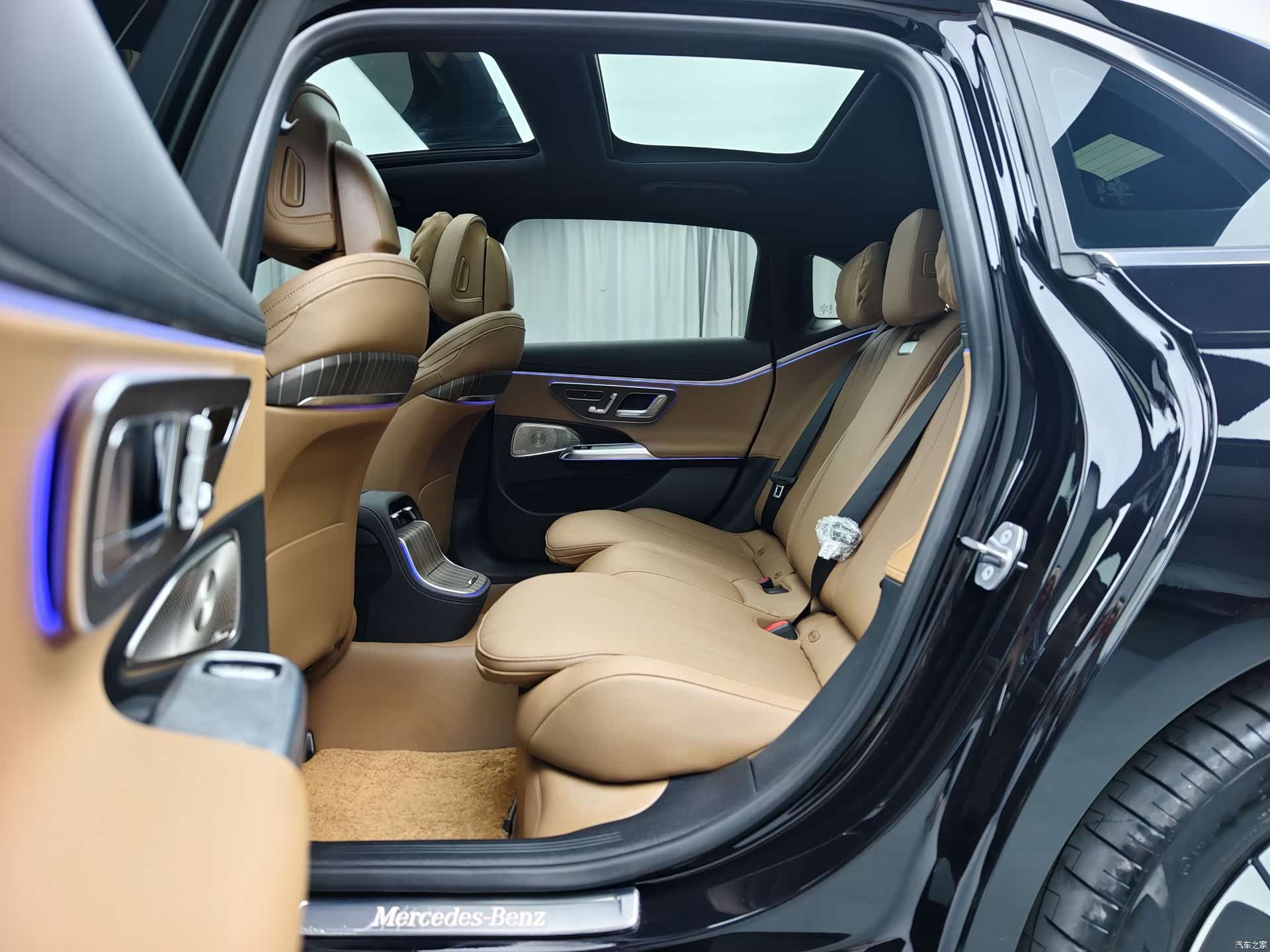 Mercedes-Benz E-Class, 2024 4