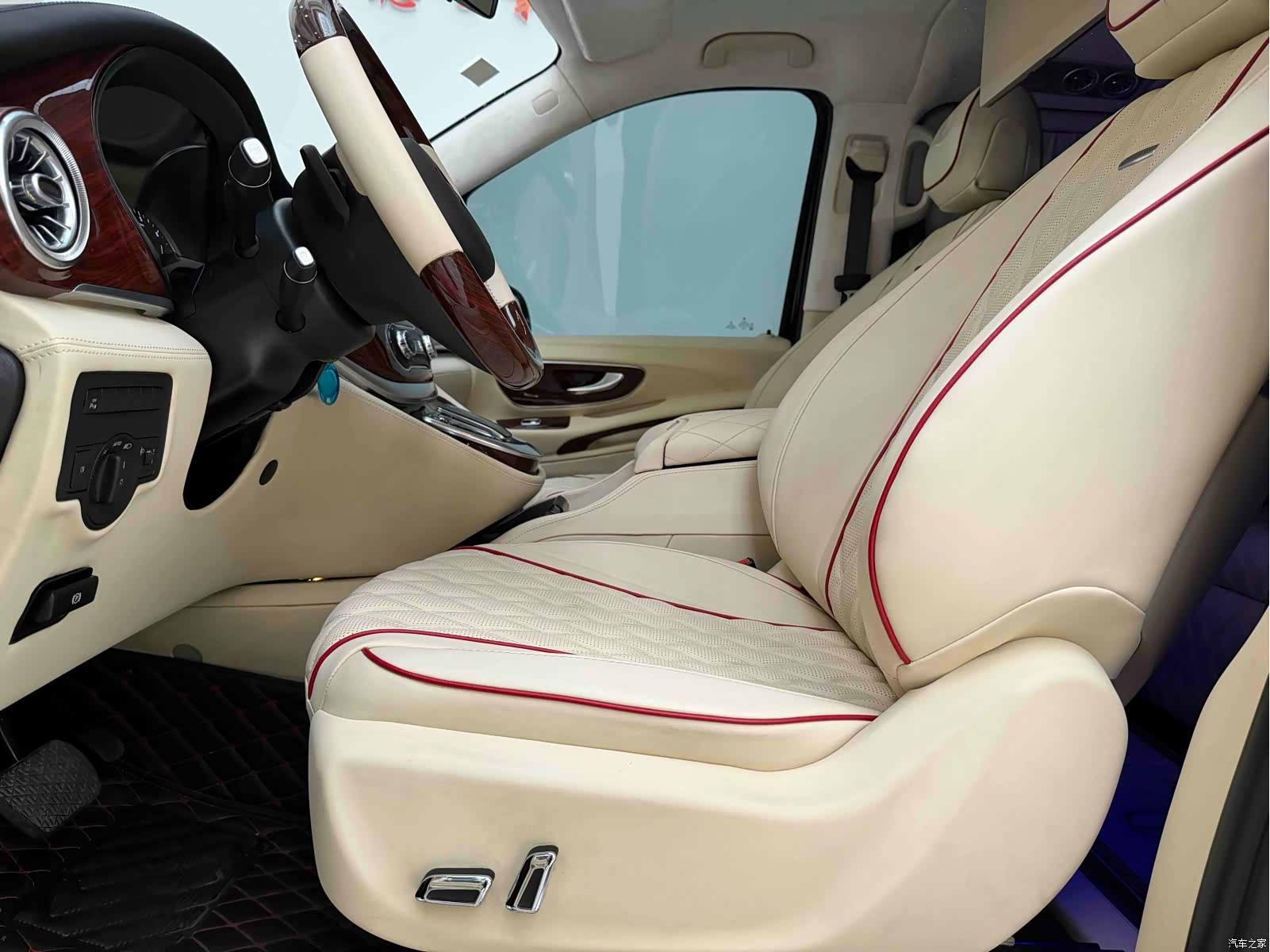 Mercedes-Benz 7, 2022 4