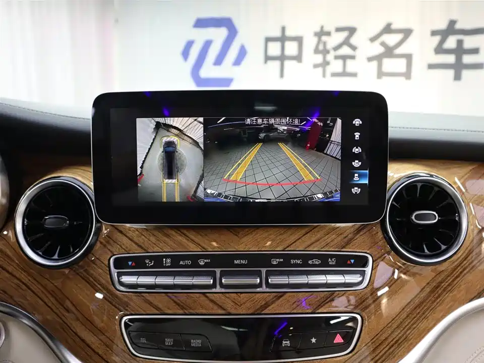 Mercedes-Benz V-class