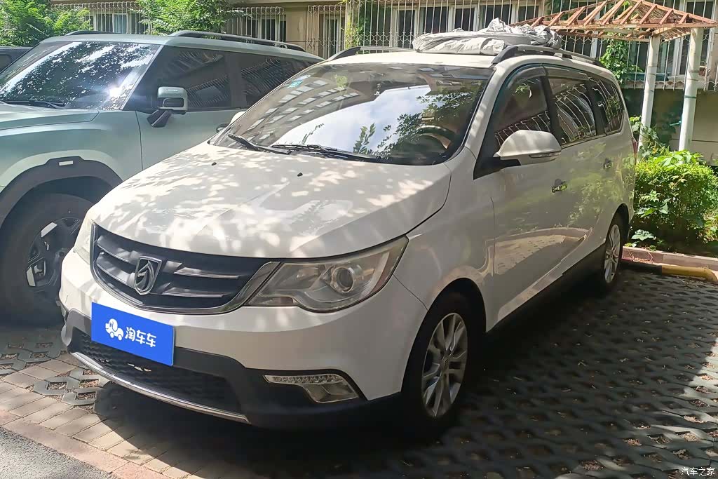 Wuling 730, 2015 1