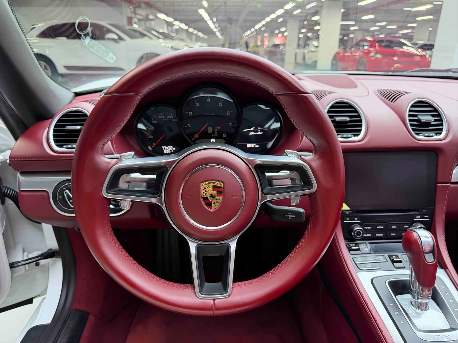Porsche Boxster, 2018 все фото