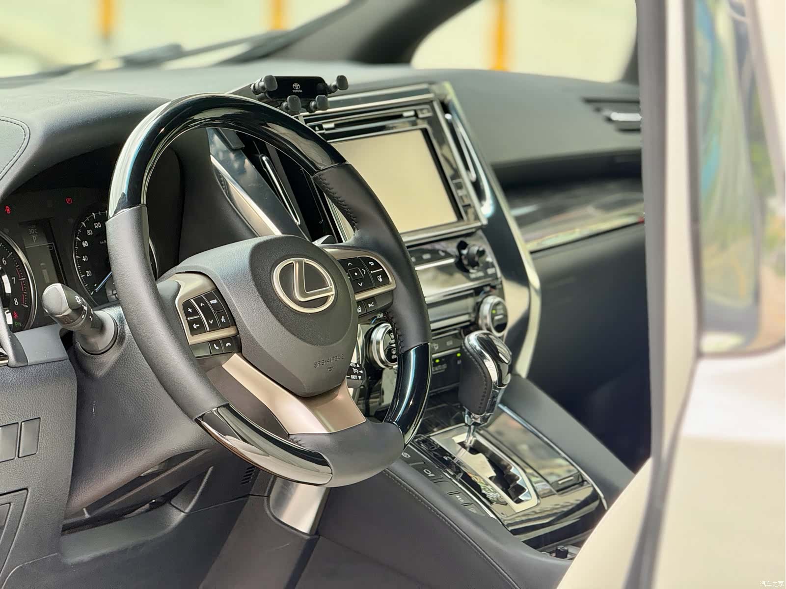 Toyota Alphard, 2015 все фото