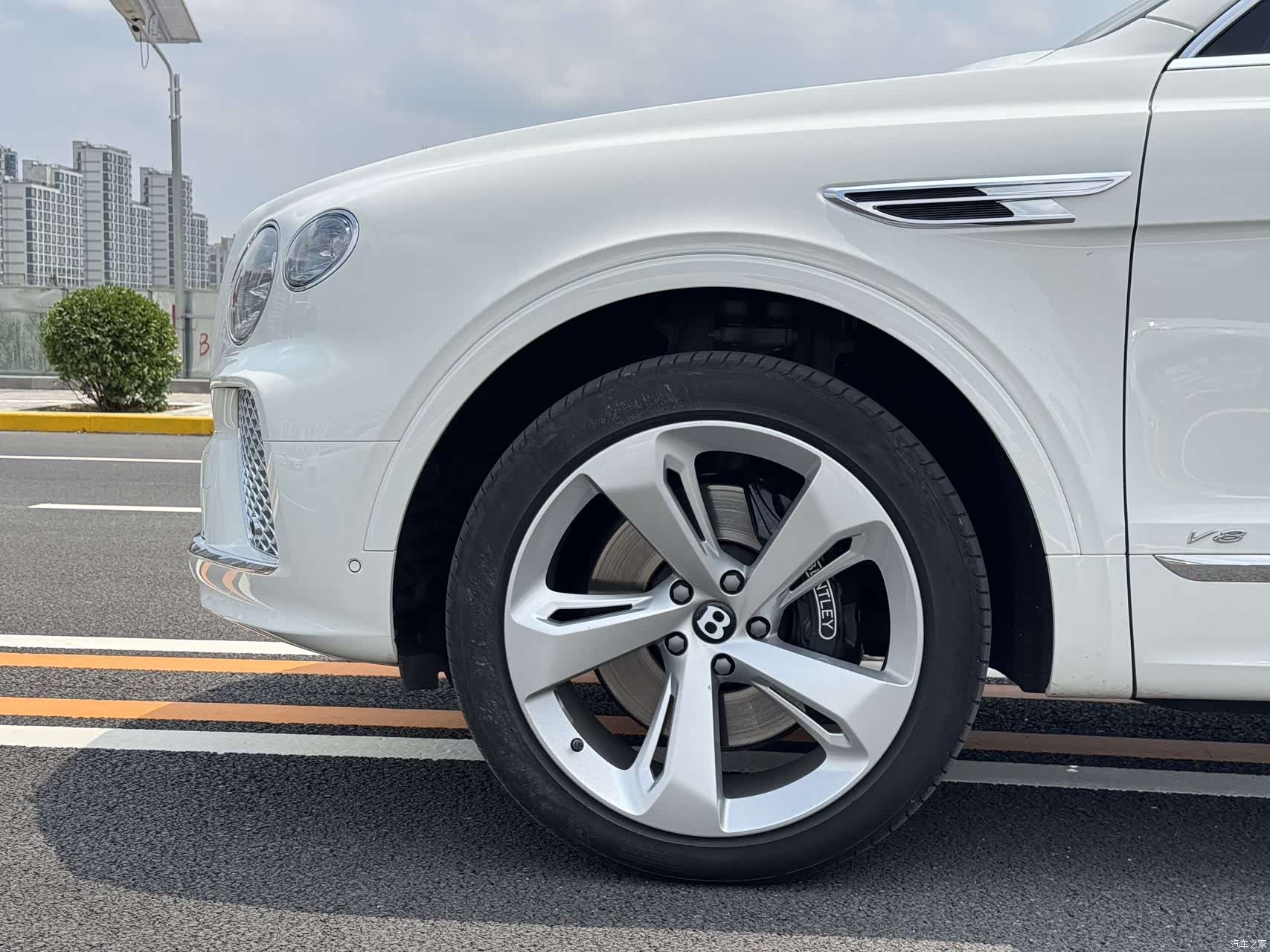 Bentley Bentayga, 2021 9