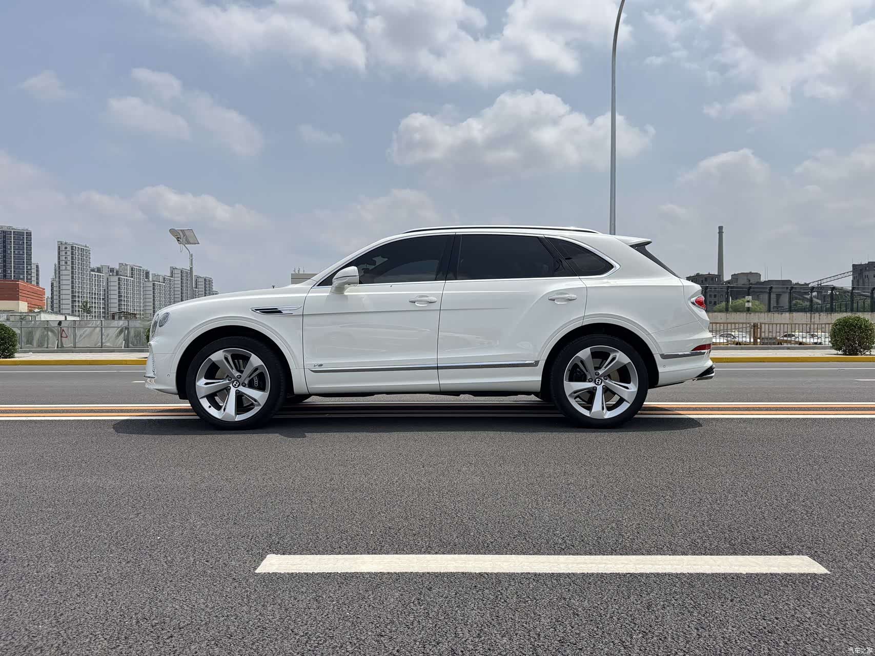 Bentley Bentayga, 2021 8