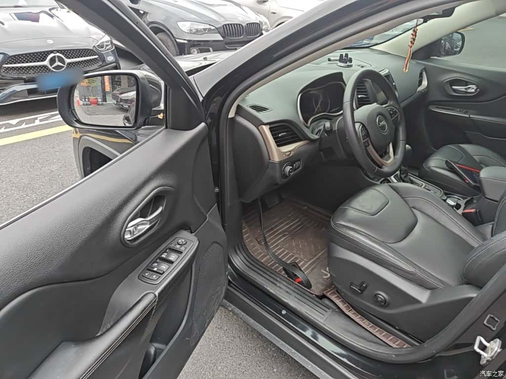 Jeep Cherokee, 2017 16