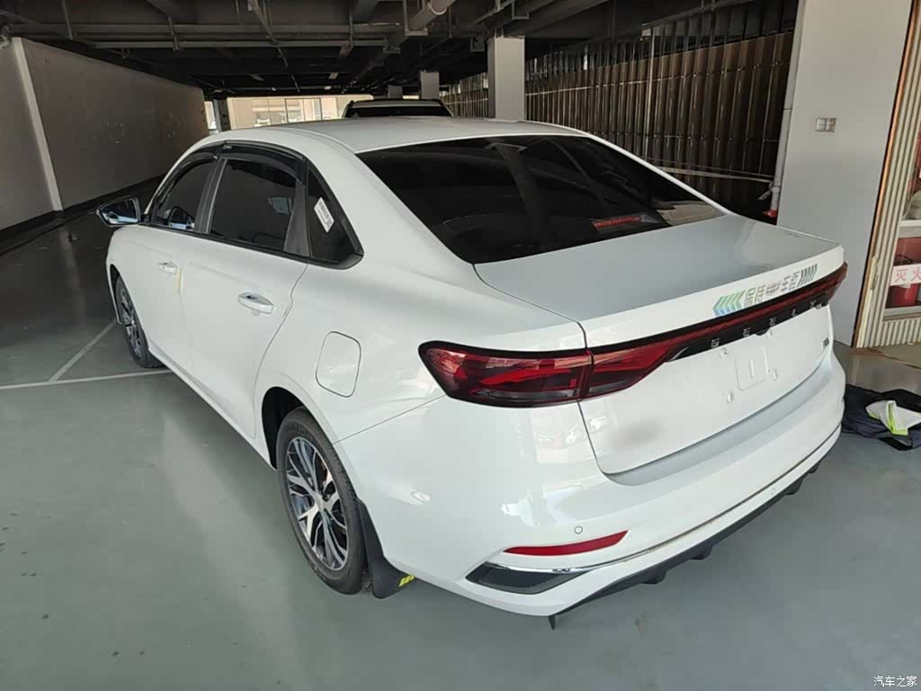 Geely Emgrand, 2025 все фото