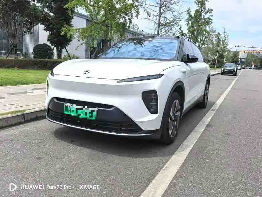NIO ES8