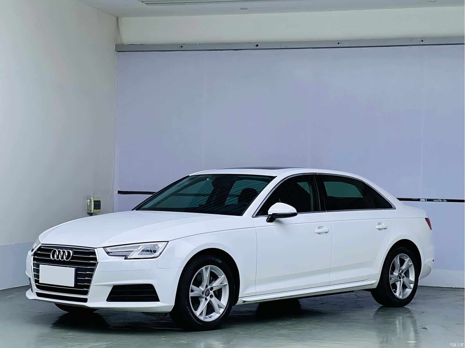 Audi A4L, 2017 1