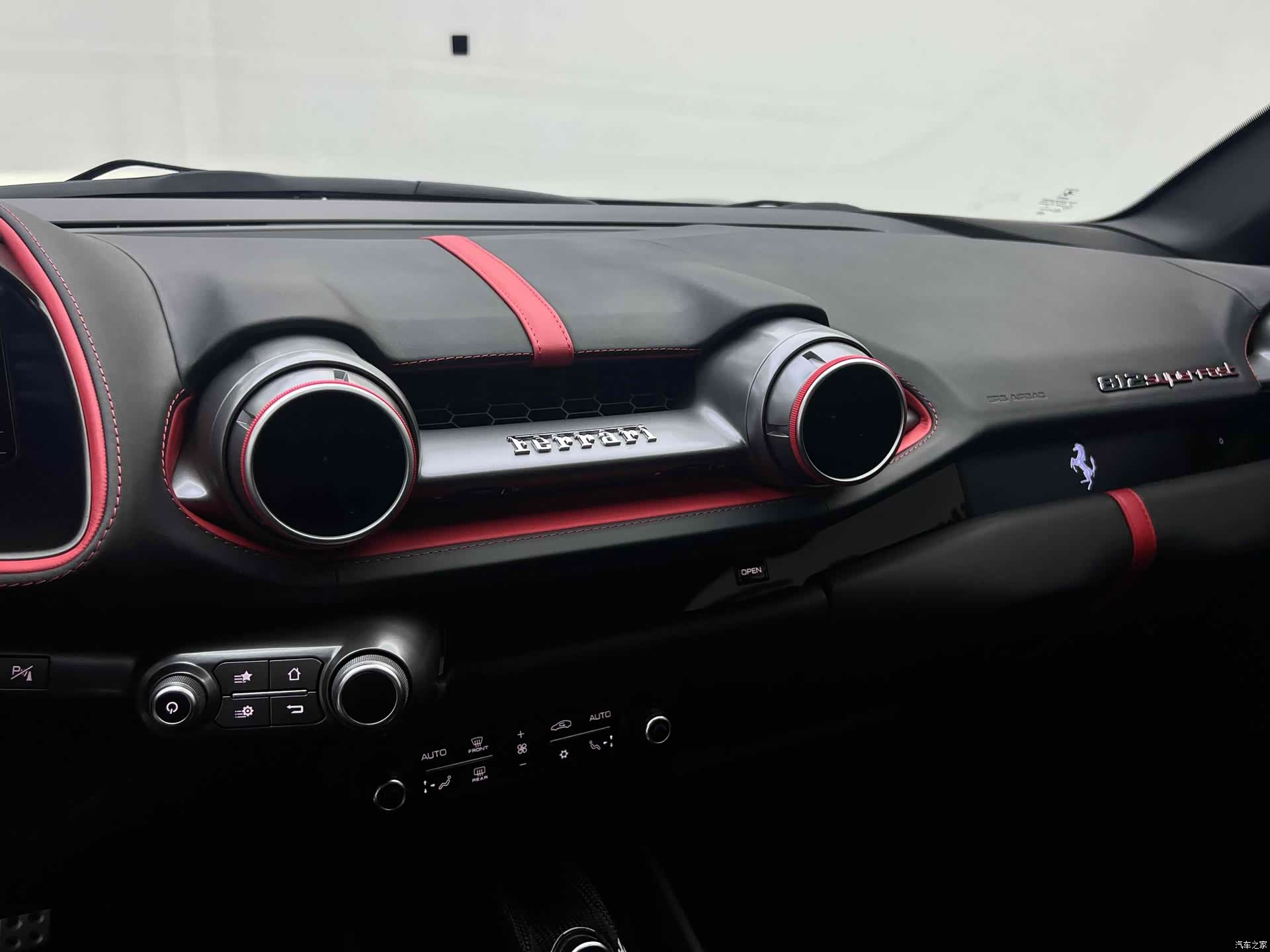 Ferrari 812, 2019 15