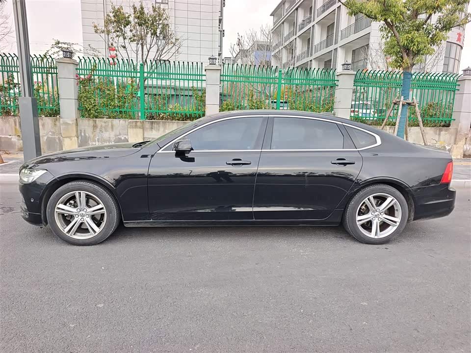 Volvo S90