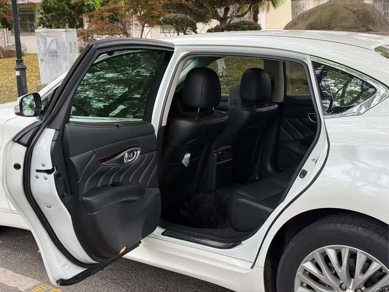 Infiniti Q70, 2016 23