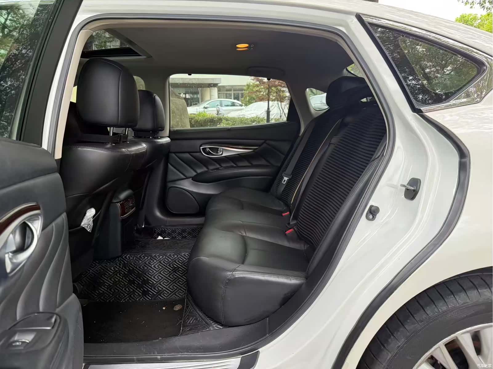 Infiniti Q70, 2016 24