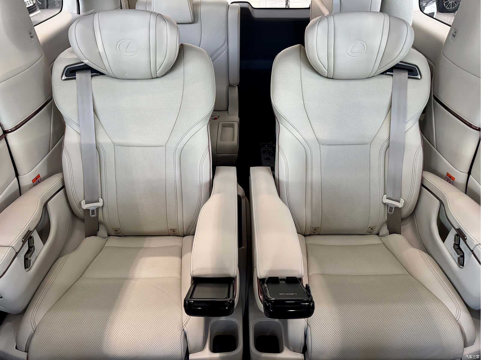 Lexus LM, 2024 9