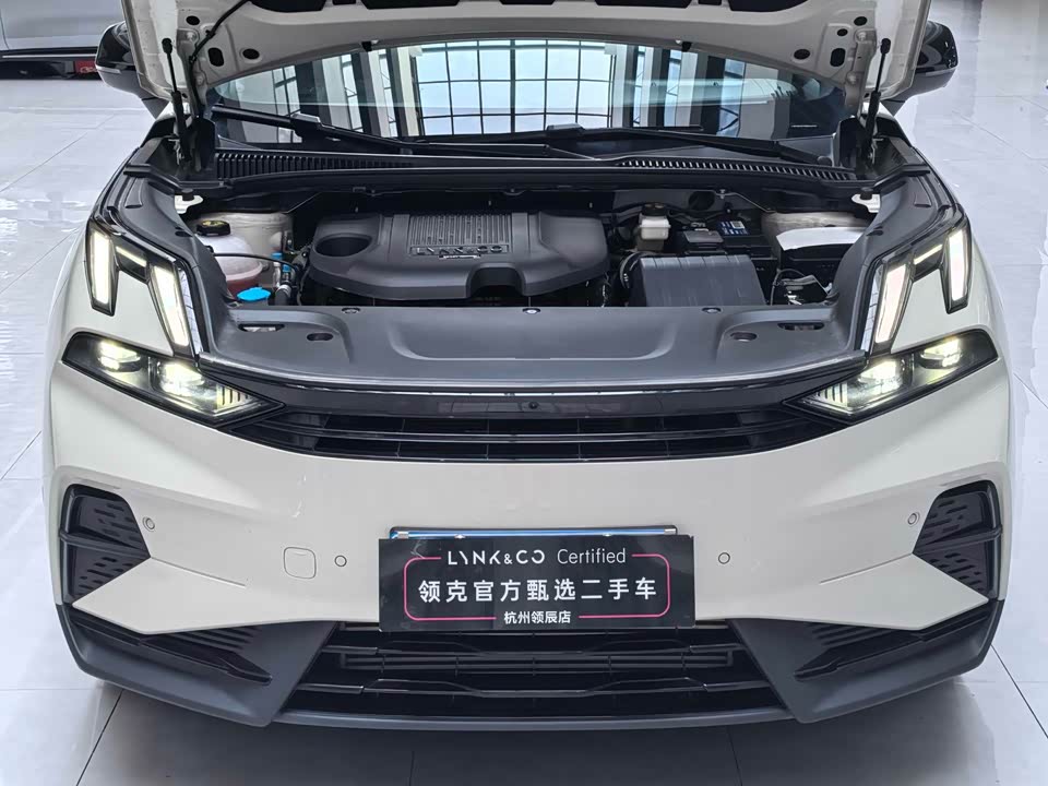 Lynk & Co 06 Lynk & Co 06